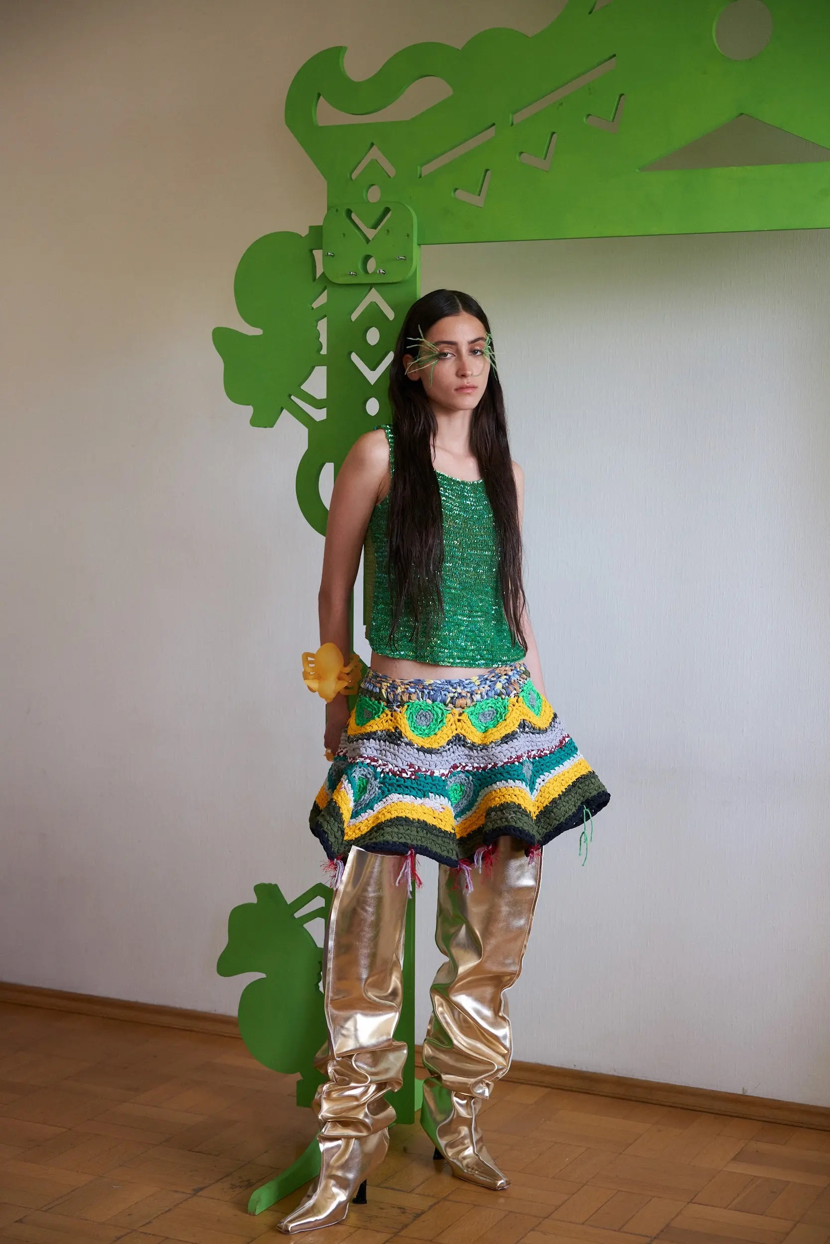 Топ, связанный крючком, украшен пайетками и бисером зелёного оттенка — нашего фирменного и любимого цвета. Единственный в своем роде повтора не будет. Подходит под размер S/M