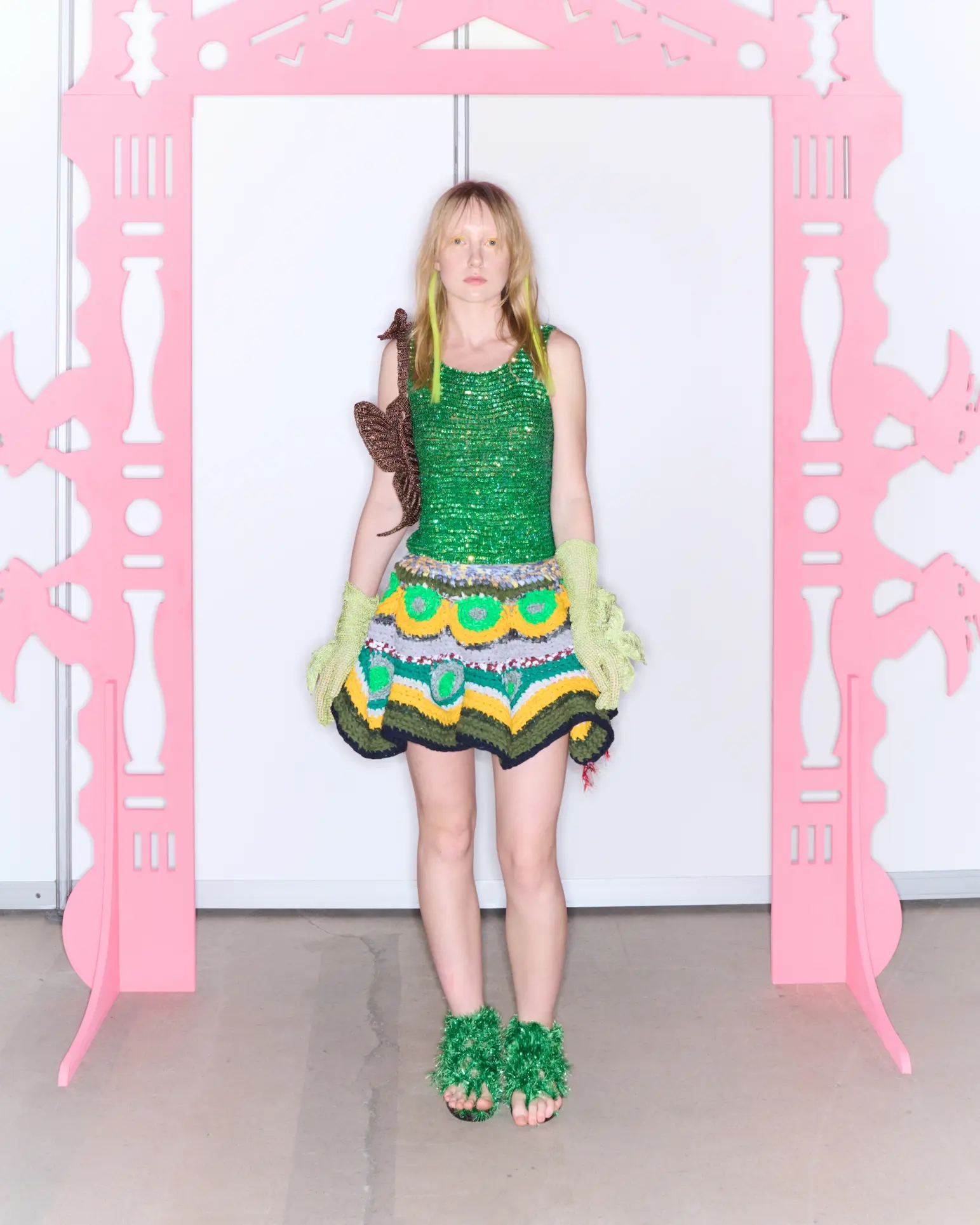 Топ, связанный крючком, украшен пайетками и бисером зелёного оттенка — нашего фирменного и любимого цвета. Единственный в своем роде повтора не будет. Подходит под размер S/M