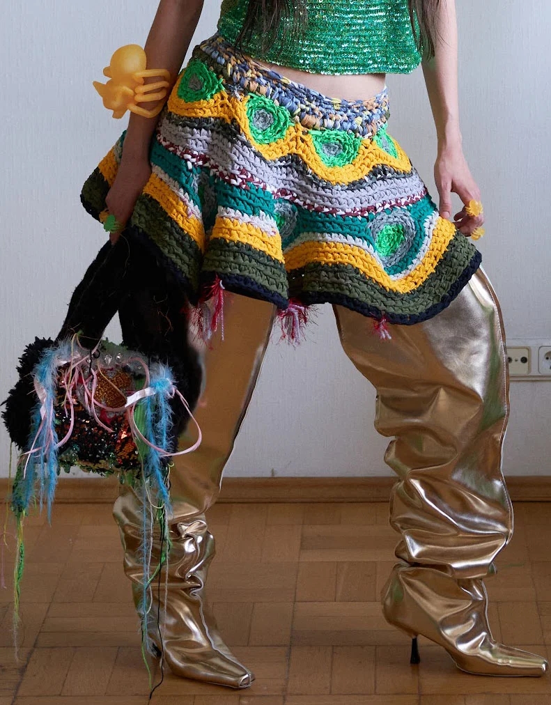 Универсальная, как советская мебель, только красивая.