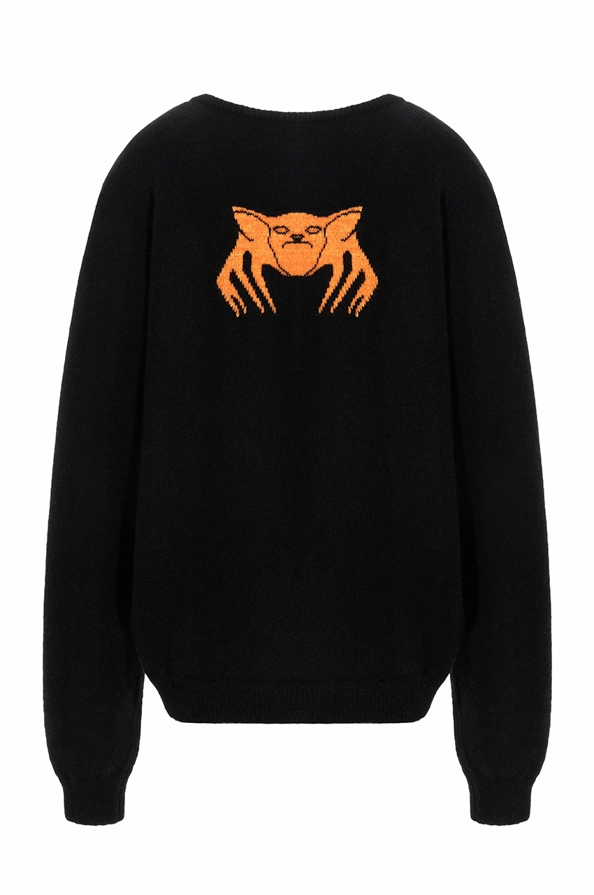 Свитер Мапельсин черный. Мапельсиновые сады приносят плоды и зимой и летом. Из листьев этого дерева в Италии создают нитки из которых и связан свитер. Очень красивый и приятный на ощупь.