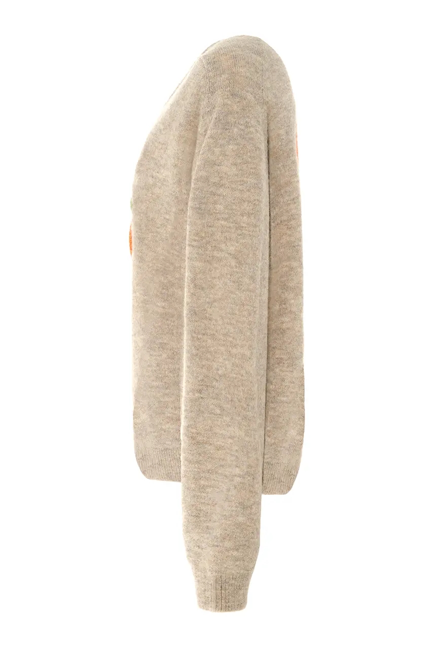 Мапельсиновые сады приносят плоды и зимой и летом. Из листьев этого дерева в Италии создают нитки из которых и связан свитер. Свитер с апельсином, мапельсин Vereja.