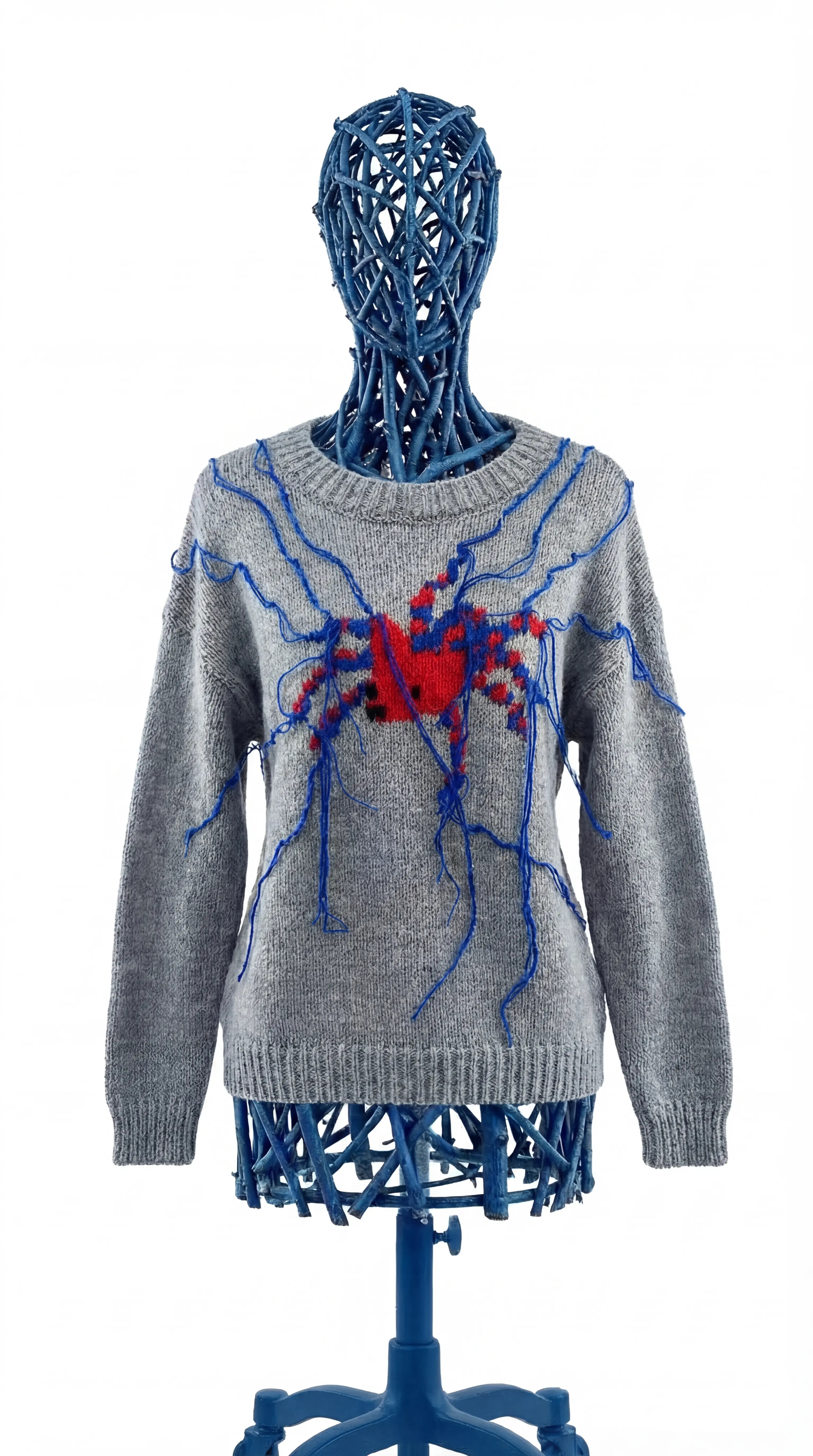 Серый дизайнерский вязаный свитер с вышитым Чихпауком, опутанным синей паутиной.
Паутинные нити расходятся по всему корпусу и рукавам, создавая ощущение внутреннего напряжения, хрупкости и движения.
Чихпаук — мифическое существо мира Vereja, символ промежуточного состояния между человеком, животным и богом.
Этот свитер — не просто одежда, а артефакт: он выглядит так, будто паутина проросла сквозь ткань и тело.
Мягкая пряжа из шерсти и акрила сохраняет тепло и форму, а серый цвет делает образ универсальным — от повседневного до концептуального.
Подходит для тех, кто ищет:
— дизайнерский свитер
— арт-вещь с историей
— нестандартную мужскую и женскую одежду
— визуально сильный, но носибельный объект